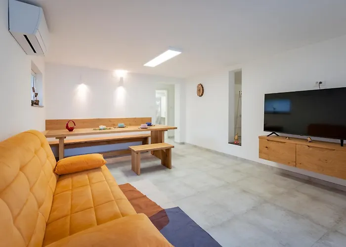 Apartments And Rooms Natasa 2